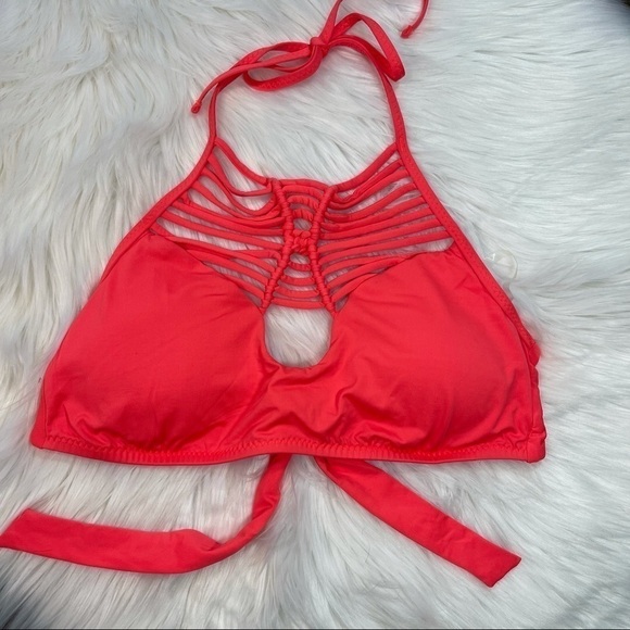 NWOT BECCA Macrame Halter Bikini Top - Picture 11 of 11